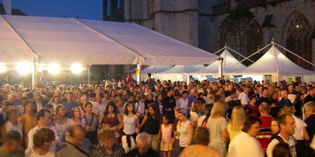 1-festival-de-cornouaille-fest-noz-place-st-corentin-3.jpg