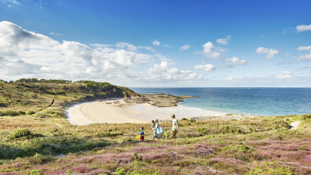 Sortie à la plage sauvage du Portuais en Famille