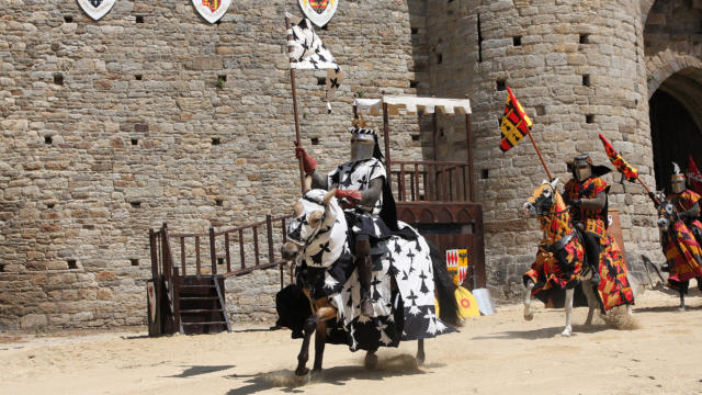 fete-des-remparts-dinan-gael-digard-chevaliers.jpg