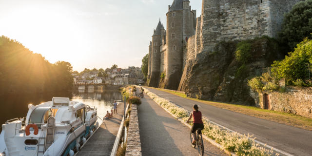 1-josselin-le-long-du-canal-emmanuel-berthier.jpg