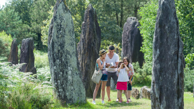 Menhirs de Monteneuf et sentier découverte