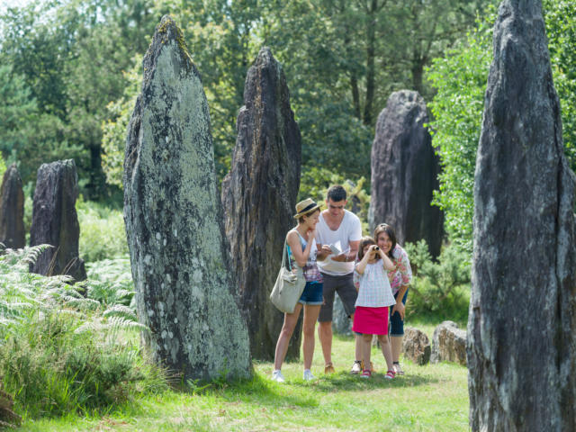 Menhirs de Monteneuf et sentier découverte