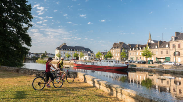 Balade à vélo, le long du canal à Pontivy
