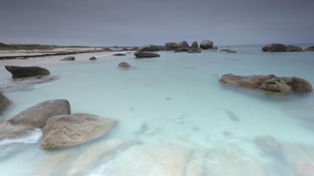 France, Finistere (29), Brignogan-Plages, l'eau turquoise de la grande plage sur la Cote des Legendes au coeur du Pays pagan