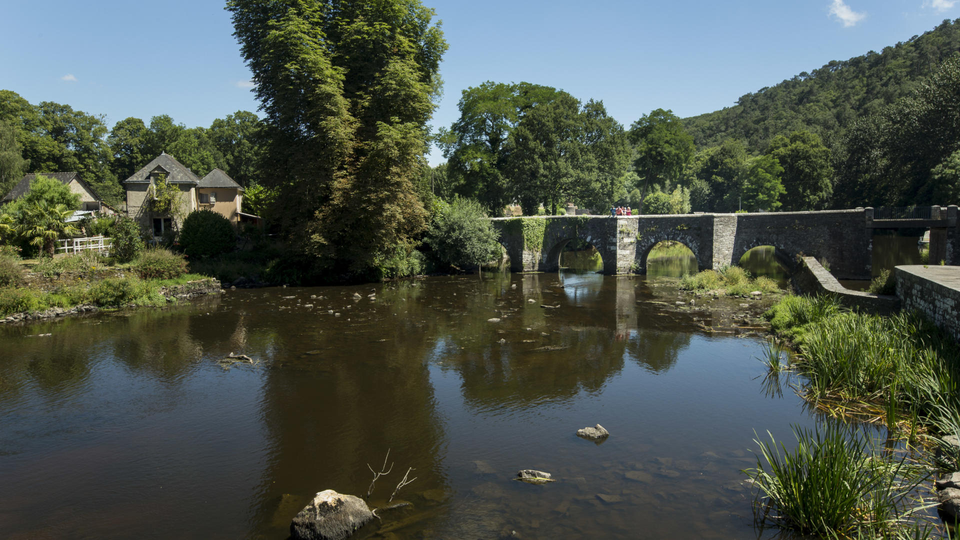 Le lac de Guerlédan et le canal de Nantes à Brest Tourisme Bretagne