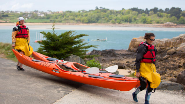 accostez-en-kayak-au-phare-de-la-croix-1.jpg