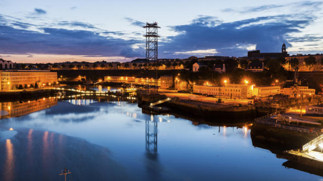 brest-le-tlphrique-reliant-les-ateliers-de-capucins-et-la-ville-de-brest-henryk-sadura-fotolia.jpg