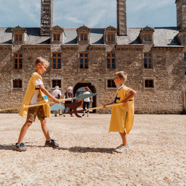 chteau-le-rocher-portail-animation-enfants-saint-brice-en-cogls.jpg