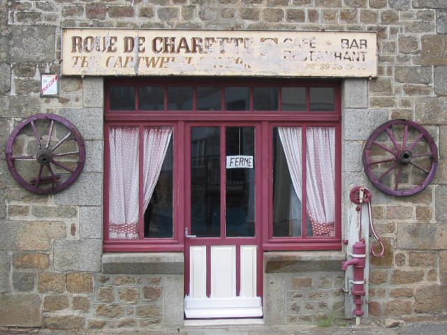 cogles-vitrine.jpg