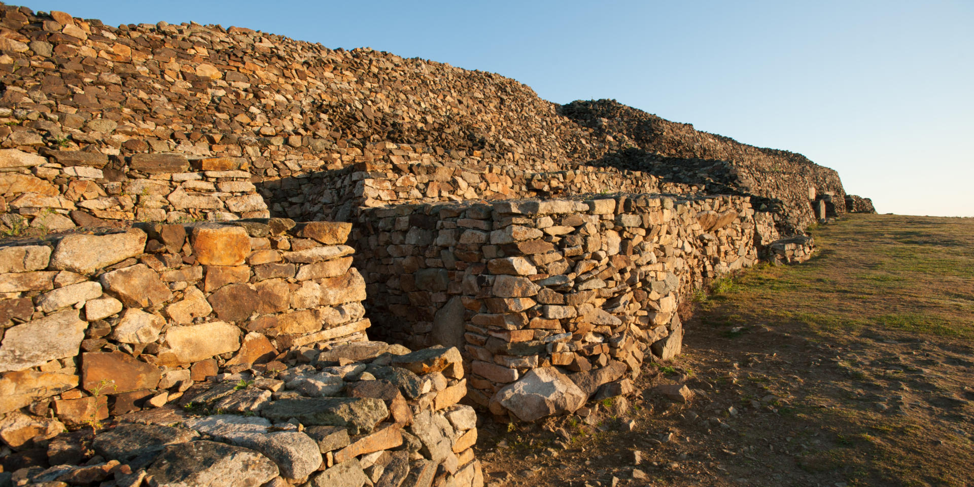Le Cairn De Barnenez Tourisme Bretagne Le Cairn De Barnenez Tourisme Bretagne