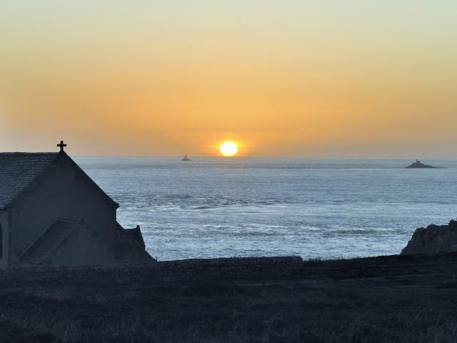 la-pointe-du-raz-cap-sizun-1.jpg