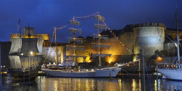 Le port de Brest de nuit