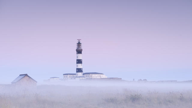 phare-du-creach-ouessant-emmanuel-berthier-2.jpg