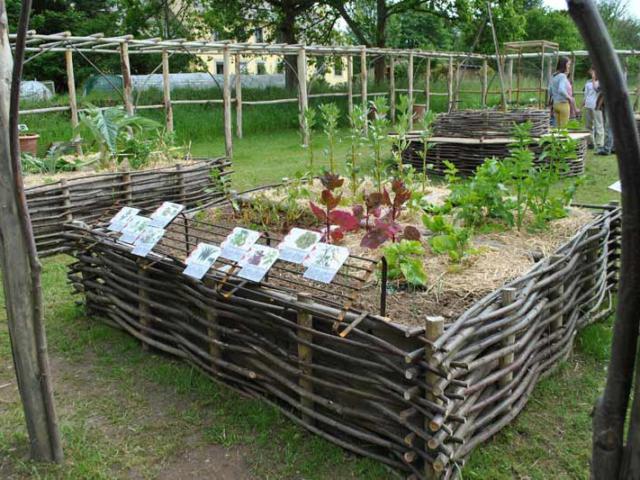 plouneour-menez-jardin-du-relecq.jpg