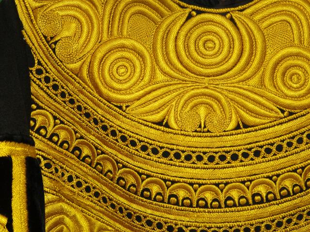 Broderie traditionnelle, costume bigouden - Pont-l'Abbé