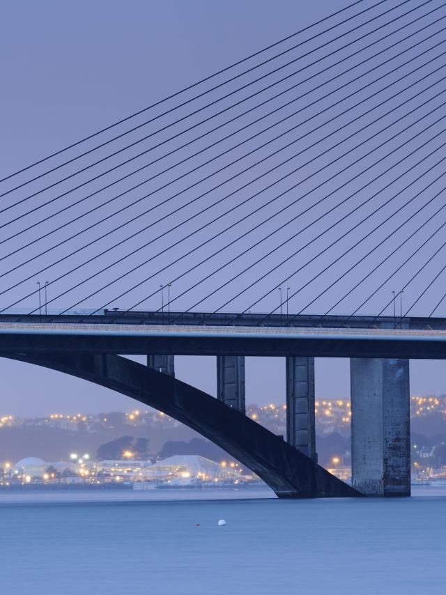 Le pont de l'Iroise dans la rade de Brest