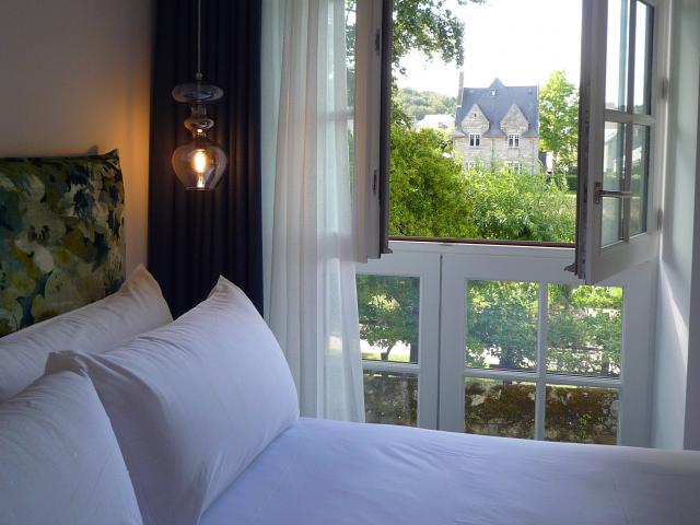 htel-ginkgo-suite-2-vue-lit-cadre.jpg