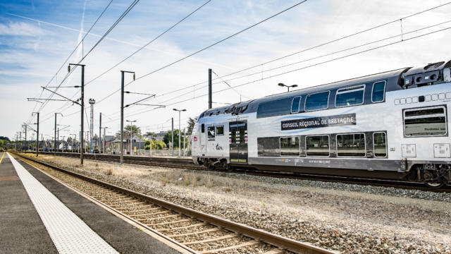 Nouvelles rames TER Bretagne en gare de Guingamp