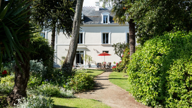 villa-saint-raphal-saint-malo-cot-jardin.jpg