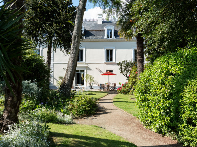 villa-saint-raphal-saint-malo-cot-jardin.jpg