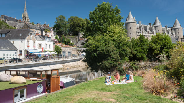 Pique nique au bord du canal - Josselin (juillet 2016)