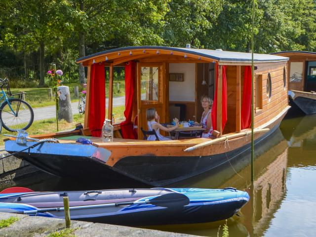 Les hébergements Ille Flottante, la petite Madeleine à Hédé-Bazouges