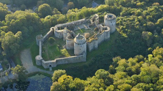 chateau-tonquedec-begne-bernard-region-bretagne.jpg
