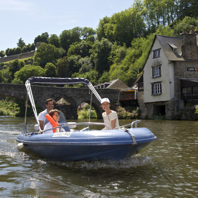 dinan-balade-en-bateau-sur-la-rance-diaphane.jpg
