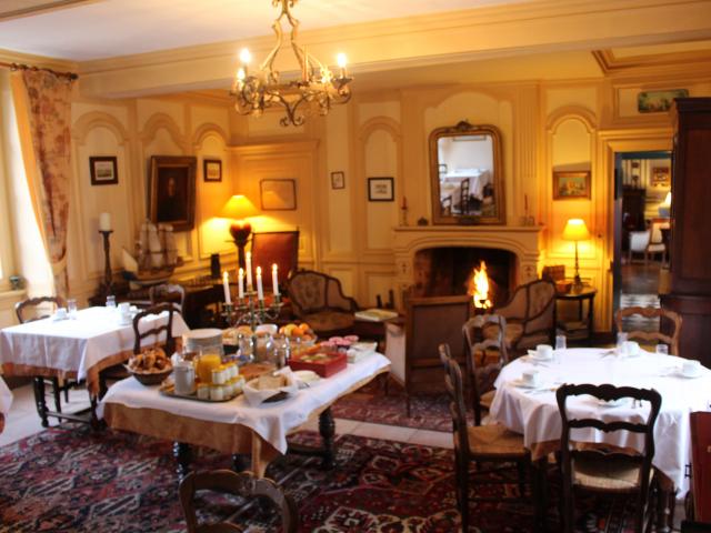 manoir-de-la-baronnie-salle-manger-saint-malo.jpg
