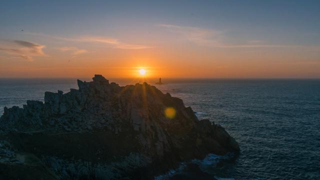 pointe-du-raz-coucher-de-soleil-fab-lentz-on-unsplash.jpg