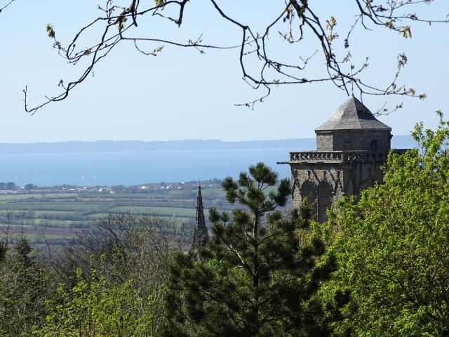 vue-sur-la-baie-de-douarnenez.jpg