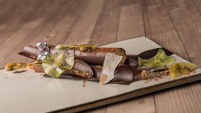 Tubes chocolat au sarrasin et kiwi au safran breton