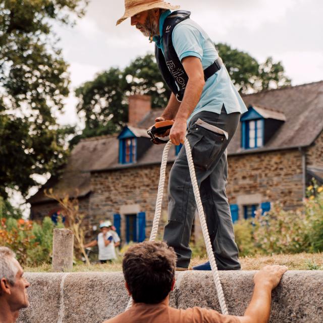 Passage à l'ecluse dans la vallée de la Vilaine