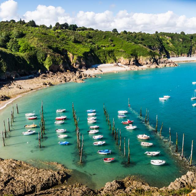 Plouha - Plage de Port Moguer et port de Gwin Zegal, mouillage sur pieux de bois