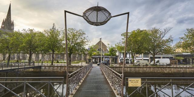 Quimper - Elisabeth Garouste et Mattia Bonetti - Passerelle Max Jacob, 1994 - Adagp, 2021
