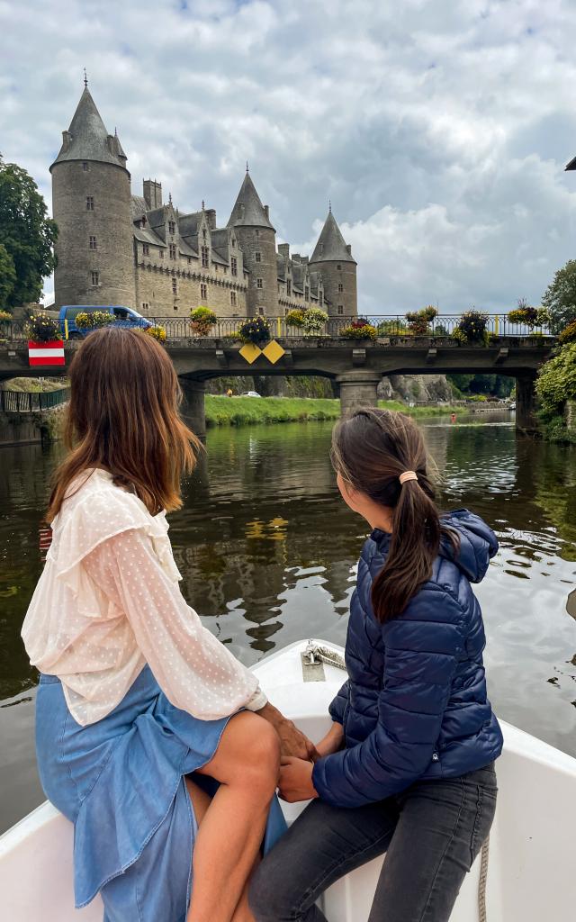 Josselin, paseo en barco eléctrico por el canal