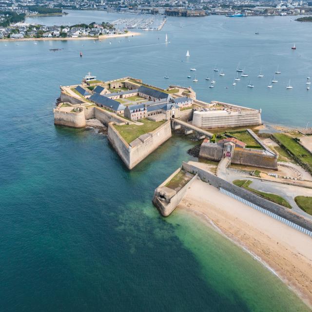 Port Louis Citadelle Et Plage Thibault Poriel