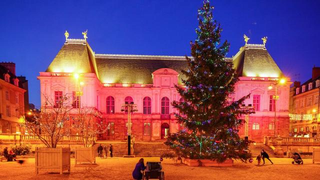 Rennes - Place du parlement -Sapin de Noël géant