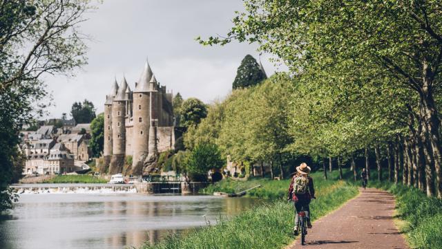 Josselin - à vélo le long du canal de Nantes à Brest