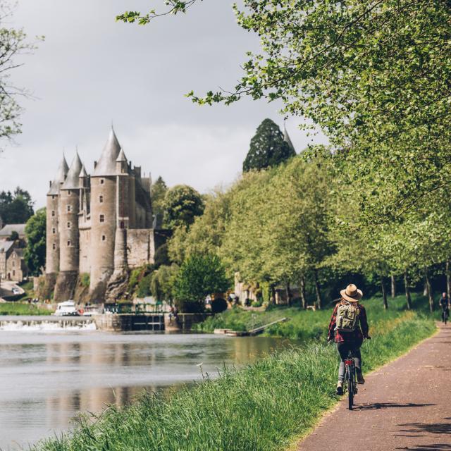 Josselin - à vélo le long du canal de Nantes à Brest