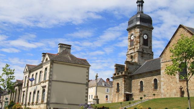 Mairie Eglise Pleine Fougères