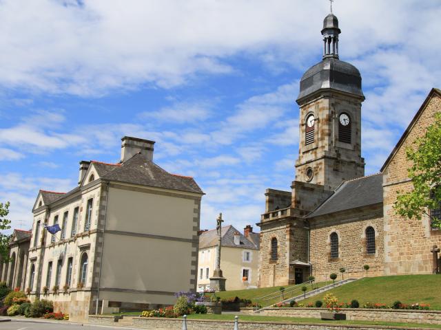 Mairie Eglise Pleine Fougères