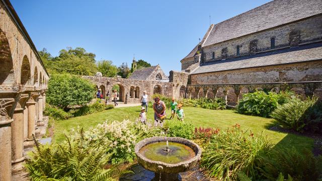 Daoulas - cloître et jardins de l'abbaye