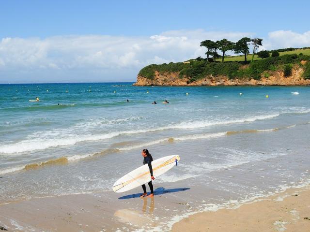 Douarnenez - Plage du Ris - Surfeuse