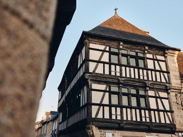 quintin-maison-a-pans-de-bois-a-lamoureux-galerie.jpg