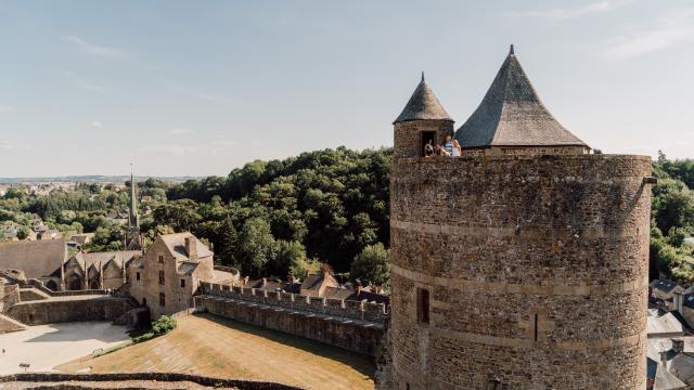 chateau-de-fougeres-tour-noe-c-gal1.jpg