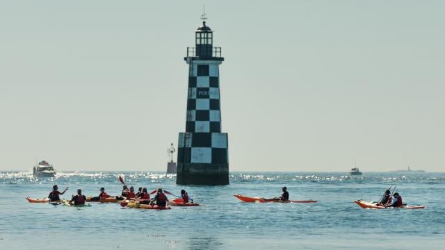 Loctudy - Kayak près du phare de la Perdrix