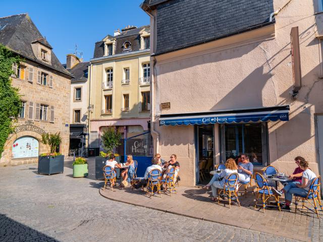 Quimperlé - A la terrasse du cafe