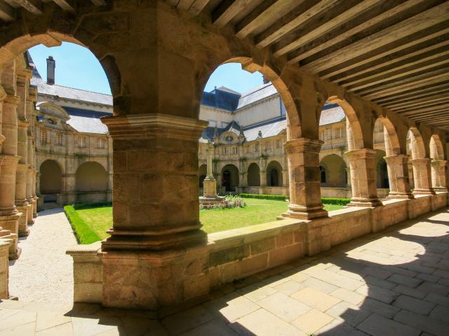 auray-basilique-loic-kersuzan-para3.jpg