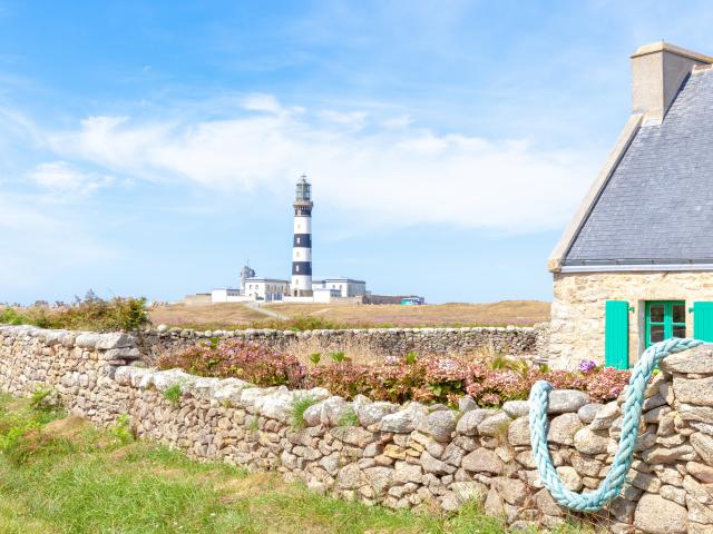 ouessant-phare-et-maison-eugenie-ragot-para4.jpg